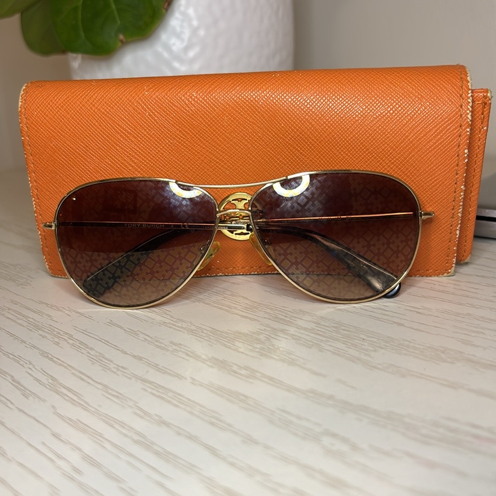 Beautiful Tory Burch Aviators
